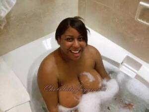 chocolate juggs ebony princess - Ebony-princess takes a bubble bath