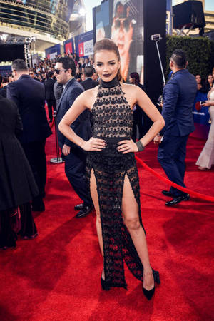 Leslie Grace Porn - Leslie Grace: Singer-songwriter Leslie Grace wore this to the 2016 Latin  Grammys red carpet. Oh Leslie! Double slit and black panties. Mija!