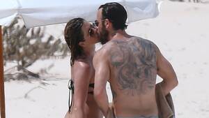 jennifer aniston topless beach sex - Inside Jennifer Aniston & Justin Theroux's Sexy, Romantic Beach Vacation |  Entertainment Tonight