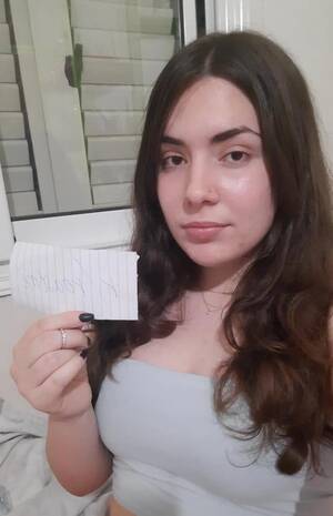 Miranda Cosgrove Porn Handjob - haven't slept well in a while so roast my high looking ass : r/RoastMe