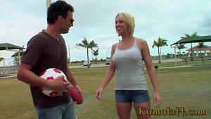 cougar pick up - Kumalott - Hot Cougar Street Pick-Up for a Casting Fuck - XNXX.COM