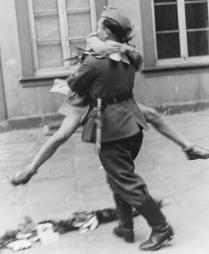 French Women Collaborators Punished Porn - French female collaborator punished by having her head shaved to publicly  mark her, 1944 [Colorized] [1113x1376] : r/HistoryPorn