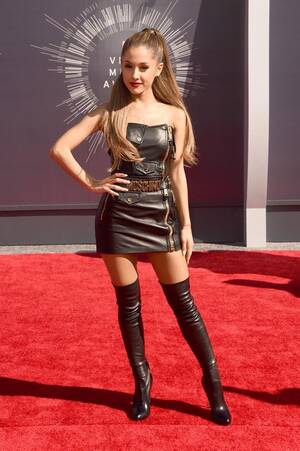 Ariana Grande Socks Porn - Ariana Grande in tight leather boots : r/CelebThighHighs