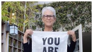 Leg Pussy Jamie Lee Curtis - Jamie Lee Curtis Believes We're Experiencing A 'Genocide Of Natural Beauty'