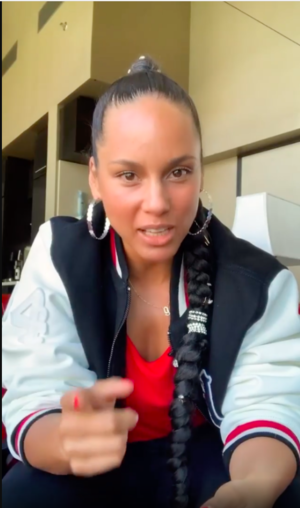 Alicia Keys Porn - Alicia Keys Recalls Being 'Manipulated' By 'Sleazy' Photographer As A Teen  In New Memoir