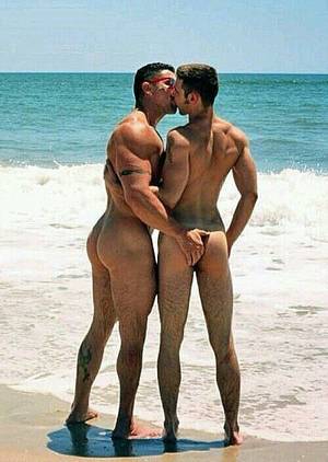 beach couple kissing naked - Nice day at the beach