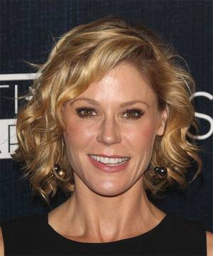 Julie Bowen Horrible Bosses Porn - Julie Bowen Hairstyle - Medium Wavy Casual - Dark Blonde