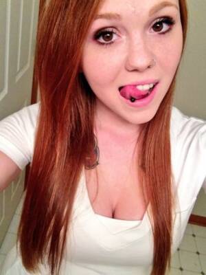 girls sexy tongue - Sexy girl with pierced tongue Porn Pic - EPORNER