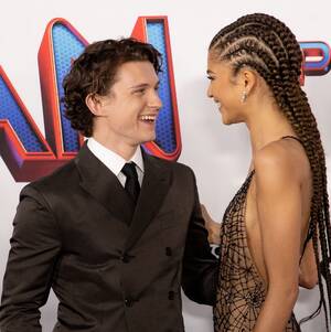 Ariana Grande And Zendaya Porn - Tom Holland and Zendaya Pose Like Couple at 'Spider-Man: No Way Home'  Premiere