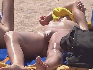 beach voyeur pussy bulge - pussy bulge Voyeur Videos