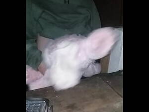 Guy Fucks Rabbit Fingers - Me fucking my bunny in my friends shed - XVIDEOS.COM