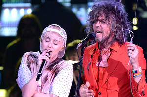 Miley Cyrus Porn Fucking - Miley Cyrus & Flaming Lips Planning Naked Concert
