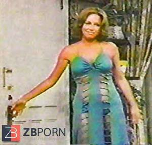 Mary Tyler Moore Porn - Mary Tyler Moore Legshow plus Fakes