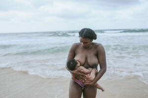 Lactating Porn Beach - These Breastfeeding Mums Posed Nude On The Beach And There's Nothing More  Beautiful