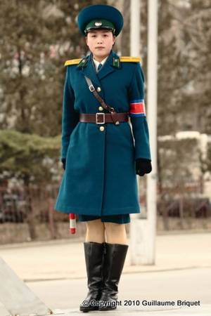 North Korea Traffic Ladies - Pyongyang: æœé®®æ°‘ä¸»ä¸»ç¾©äººæ°‘å…±å’Œå›½ North Korea, socialist republic traffic girl winter  coat