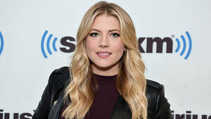 Katheryn Winnick Porn Cartoon - Vikings' Star Katheryn Winnick Warns Against Ukraine War Fatigue