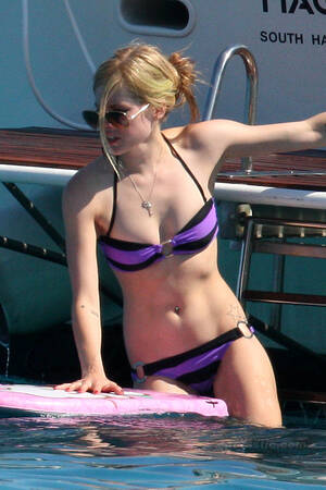 Avril Lavigne Bikini Porn - Avril Lavigne : r/ActressNewAndOld