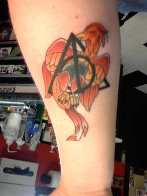 Harry Potter Deathly Hallows Porn - A (bad) pic of my newest tattoo: The Deathly Hallows and Phoenix from Harry  Potter! The Phoenix is based on a Mary GrandPre art (I think I got from her  .