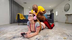 Brazzers Gamer Girl Porn Anal - Black Guy Fucks Landlord While His Girlfriend Gamer Bess Is Playing