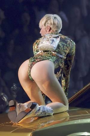 miley cyrus concert upskirt - Miley Cyrus Bangerz Tour Vancouver | miley-cyrus-bangerz-tour-vancouver-