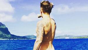 justin bieber naked beach videos - Justin Bieber strips down to bare bottom on a boat - India Today