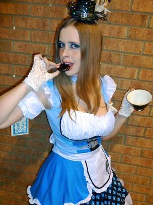 Disney Alice Cosplay Porn - Halloween Costume: Alice: Just A Bite - luinorne submitted: