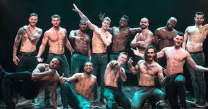 drunk naked beach crowd - Review: Magic Mike Live in Las Vegas