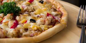 Audici%c3%b3n - seafood pizza served at pizza park - Gatsby