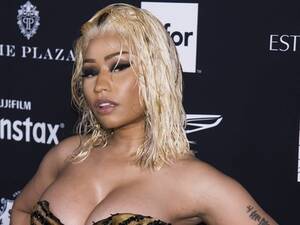 Nicki Minaj Porn Sex - Nicki Minaj brushes off criticism of sex offender boyfriend with saucy  photos | Canoe.Com