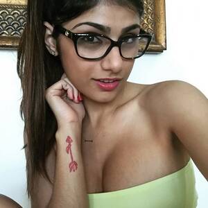 mai khalifa - Ex-porn star Mia Khalifa receives death threats for superimposing her face  on picture of Virgin Mary | IBTimes UK