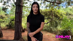 Dinero - Ofreciendo dinero a chica sexy en el bosque a cambio de sexo â€“ Salome Gil -  XVIDEOS.COM