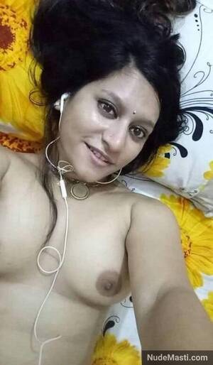 beautiful naked indian bhabhi - Beautiful Indian bhabhi unseen nudes for you! - Desi xxx photos