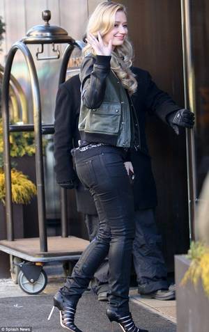 Iggy Azalea Bondage Porn - All smiles: Iggy Azalea waves as she enters her New York hotel on Tuesday