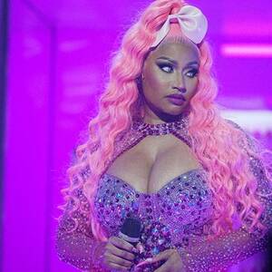 Nicki Minaj Tits - Nicki Minaj - Beauty Photos, Trends & News | Allure