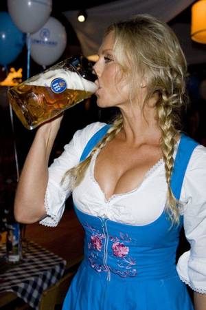 naked huge tits holding beer water - oktoberfest bier - Google zoeken