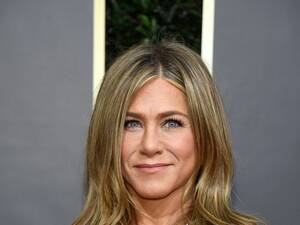 Jennifer Aniston Porn Captions - Jennifer Aniston's topless sideboob photo is a sight to behold