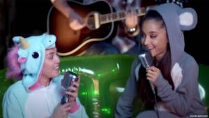 hot lesbian xxx miley cyrus - Miley Cyrus on Flirting With Ariana Grande: 'She Was a Little Scared'