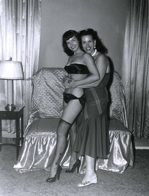 bettie page camera club nude - Bettie Page (left) with her photographer Paula Klaw, circa mid-1950s.  Courtesy Movie Star News.