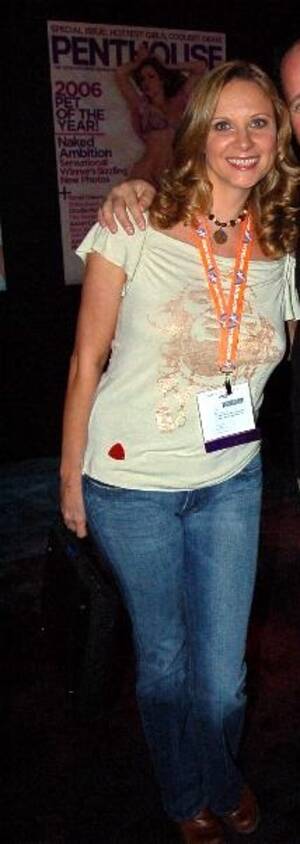 Juli Ashton Porn - File:Juli Ashton at 2006 AEE Thursday (cropped).jpg - Wikipedia