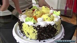 adult swinger party cakes - Birthday cake and a blowjob - XVIDEOS.COM