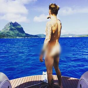 justin bieber naked beach videos - Justin Bieber's lawyers threaten action over published nude pics | CBC News