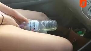 Girl Bottle Porn - Girl uses shewee to pee in bottle - ThisVid.com