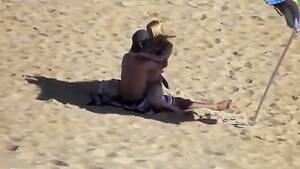 couple caught fucking on beach - Couple caught fucking on the beach - BUBBAPORN.COM