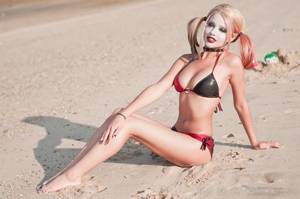 Club Rayden Batgirl Cosplay Porn - COSPLAY: Kitty Young As Harley Quinn (Bikini)