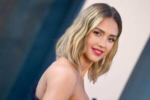 Jessica Alba Sex Tape - Jessica Alba Says Filming 'Into the Blue' in a Bikini 'Was Hell'