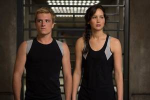 Jennifer Lawrence Hunger Games Porn Parody - Jennifer Lawrence, Josh Hutcherson Are 'a Distraction' in New 'Hunger Games:  Catching Fire' Clip (Video)