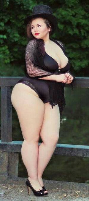 king sized bbw - Mary Makarova, with a top hat and Thighs!