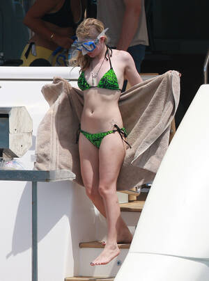 Avril Lavigne Bikini Porn - Avril Lavigne : r/ActressNewAndOld