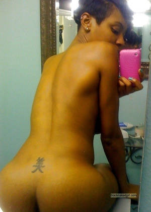 ebony selfshot gallery - Description: Busty ebony wife takes self-shot pictures, pics from her  twitter