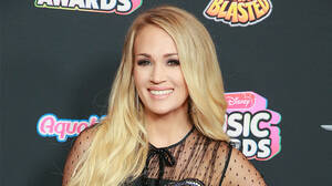 Carrie Underwood Porn Captions - Pregnant Country Star Carrie Underwood's Baby Bump Officially Popped